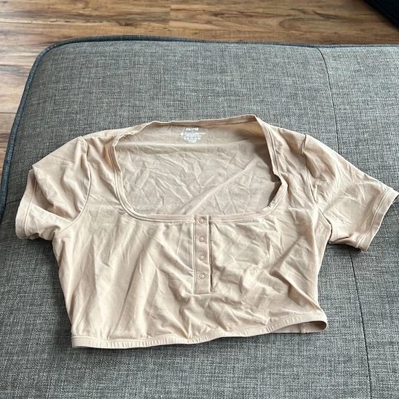 Skims Fits Everybody Henley Crop Top - Picture 5 of 7